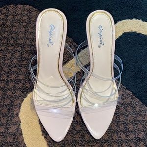 Lightly used high heels with a 90’s inspired style